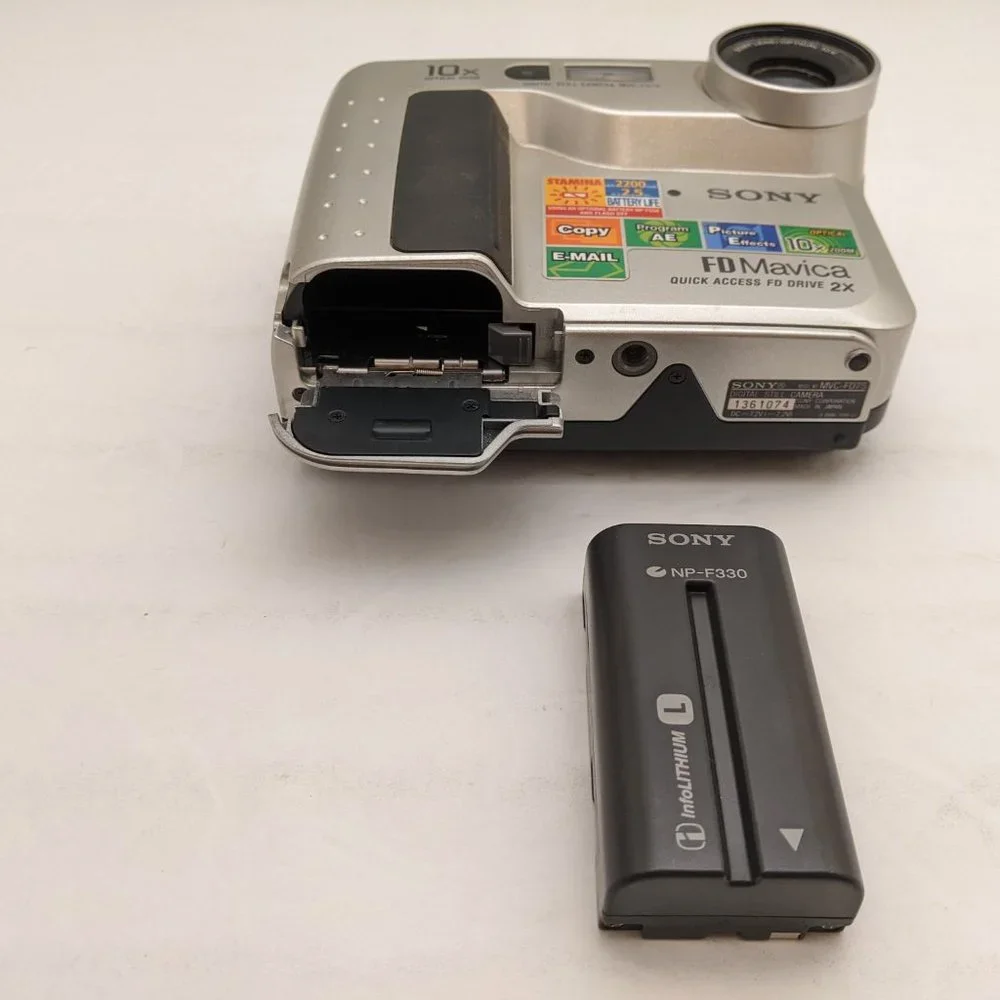 SONY Mavica MVC-FD75 Digital Still Camera w/ 10x Optical Zoom Silver USED